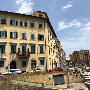 Apartment Renovated With 3 Bedrooms In An Historic Palazzo Between Port And Old Town, Livorno