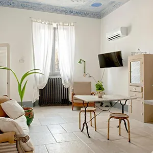Apartment Piece En Rose, Livorno