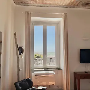Apartment The Sunshine Loft, Livorno
